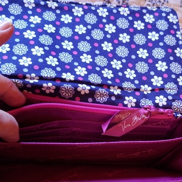 Vera Bradley wallet. - Picture 3 of 6